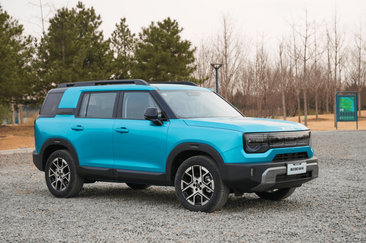 让BJ30旅行家来帮你完成AG真人平台毕业这场仪式(图3)